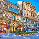Luxury Exclusive 3 Bedroom Downtown Apartment