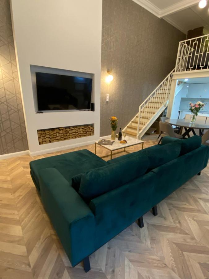 Apartment Luxury Exclusive 3 Bedroom Downtown